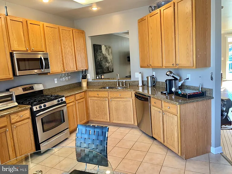 55 Taverngreen Ct — Photo 14