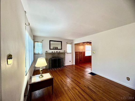 4th image of 194 W Crest Dr