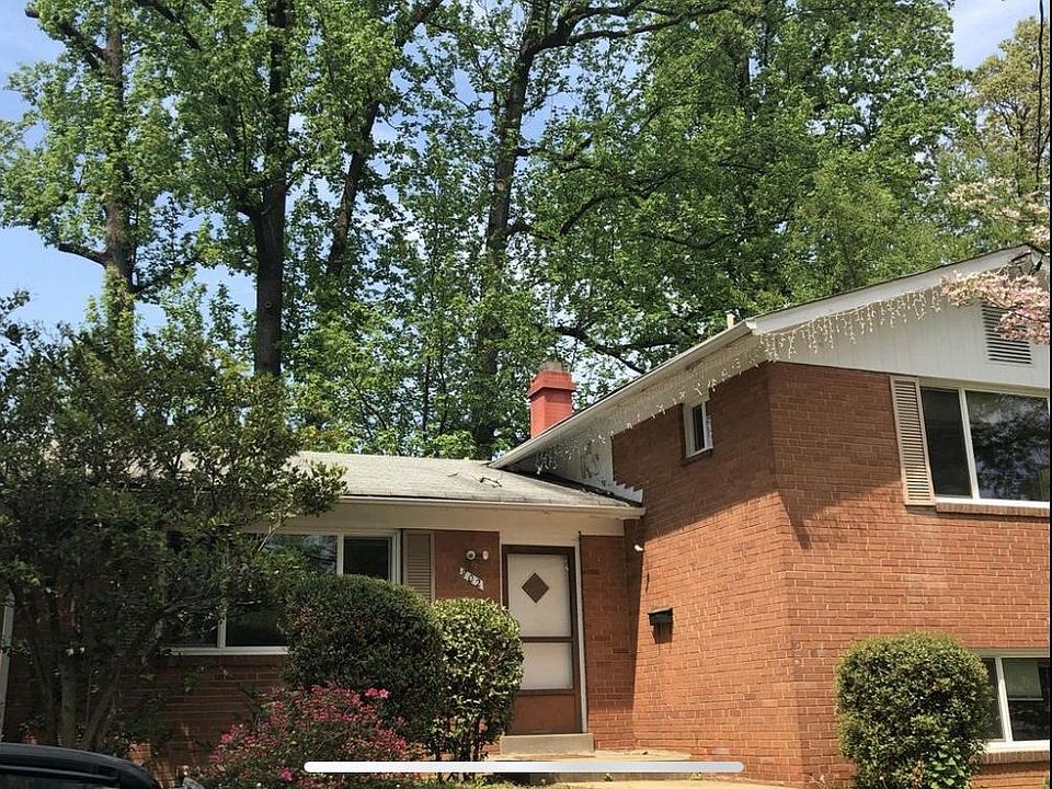 Beautiful wooded lot with fenced backyard