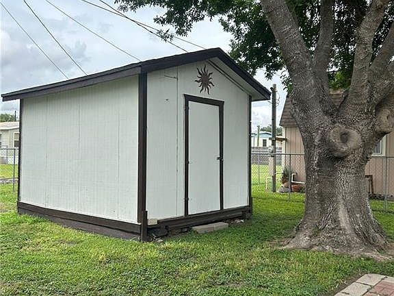 5th image of 25919 Maple Dr