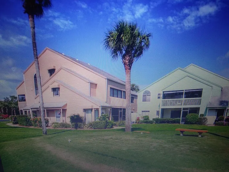 9600 Riverside Dr — Photo 2
