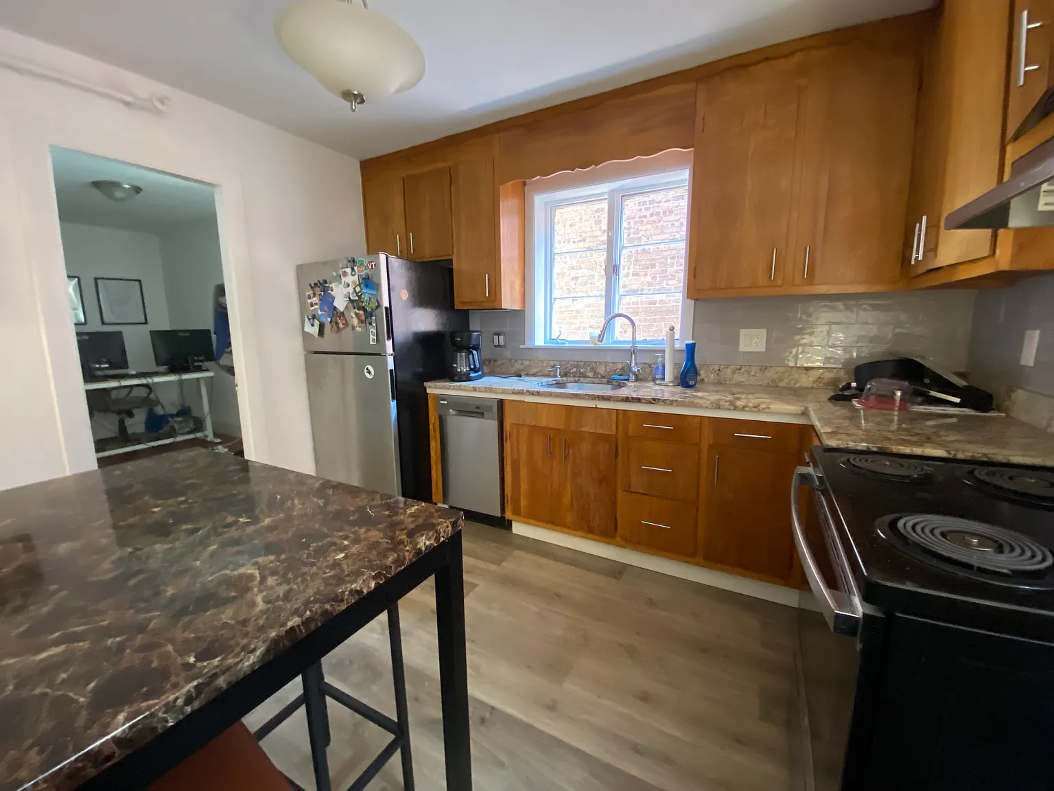 2 bed, 900 sqft, $3,000 — Photo 3