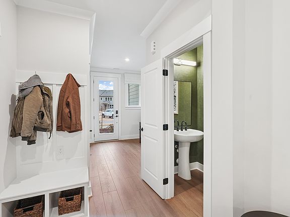 4th image of 245 Oak Summit Pl