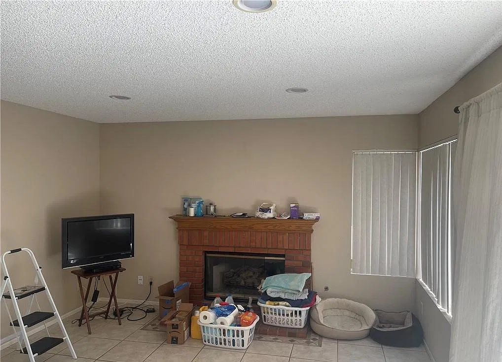 3 bed, 2.5 bath, 1613 sqft, $3,850 — Photo 3