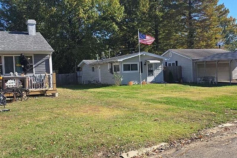 1st image of 815 Southmoor Pl