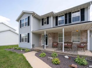 1960 Deer Ln, Washington, IL