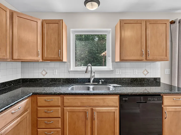392 Sedgewood Ln — Photo 16