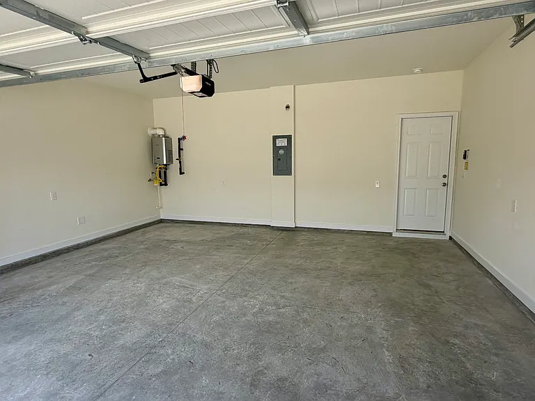 3796 Hawks Creek Dr — Photo 35