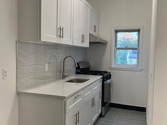 4th image of 225 Targee St Floor 1