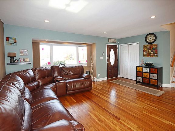 2nd image of 2 Hyman Dr