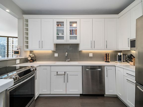 4th image of 400 N La Salle Dr APT 3204