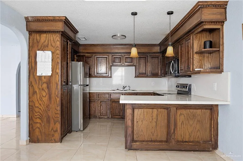 4 bed, 3.0 bath, 1956 sqft, $1,800 — Photo 4