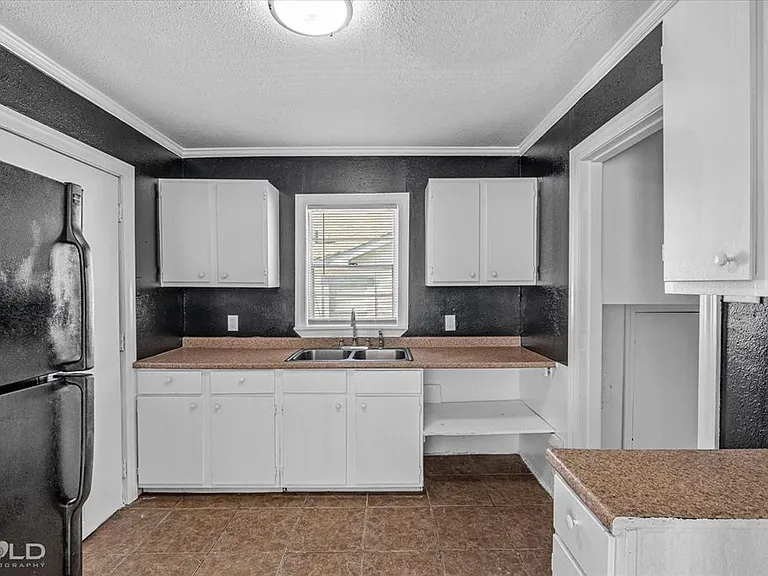 2400 Broadway Dr — Photo 14