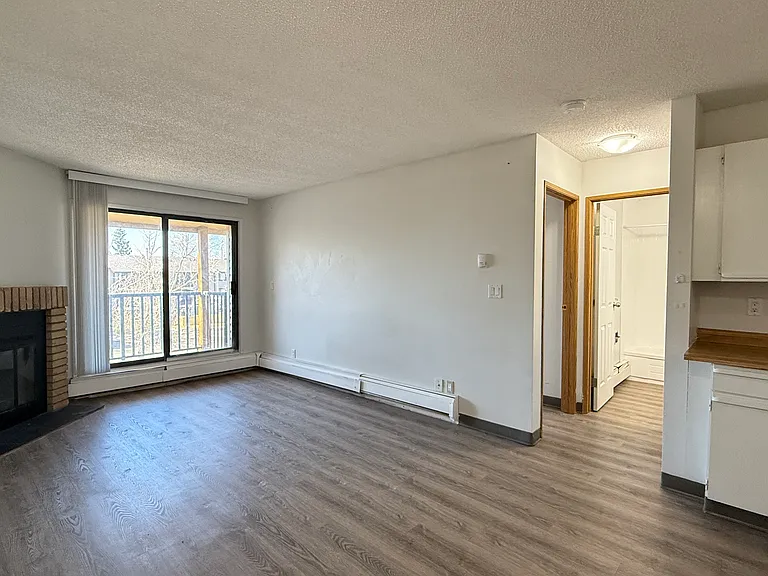 79 Castleridge Dr NE — Photo 4