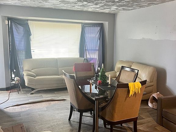 3rd image of 5430 W Gladys Ave