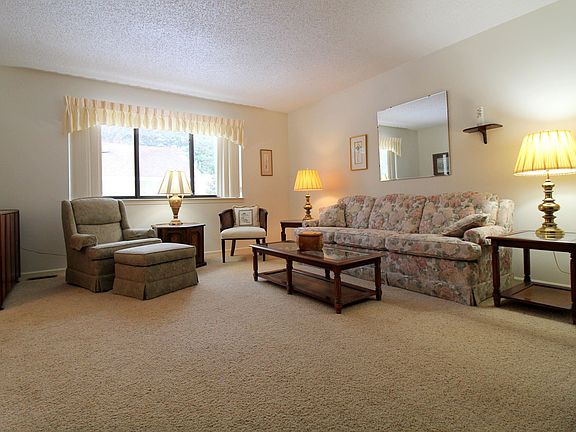 3rd image of 719 Charlemagne Blvd