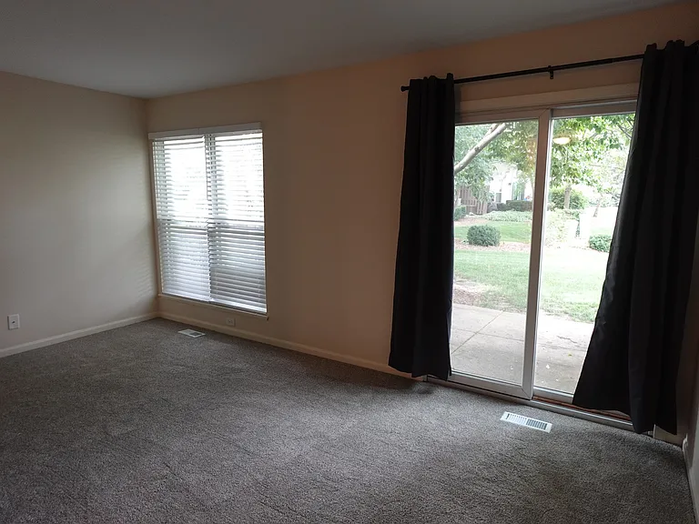 1070 Woodhill Ct — Photo 14