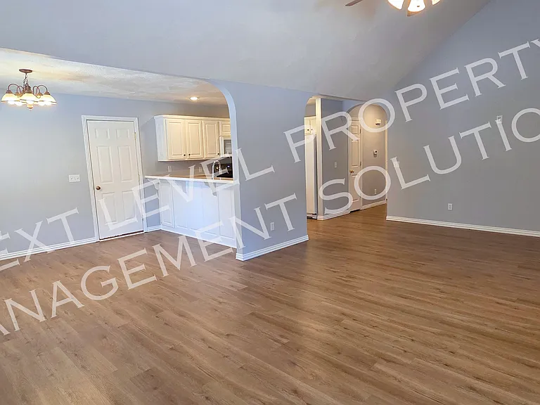 613 E Kimberly — Photo 5