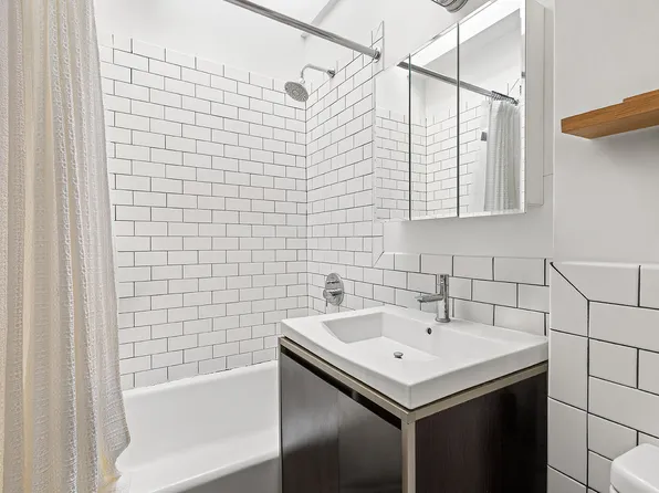 485 West 22nd Street image 11 of 19