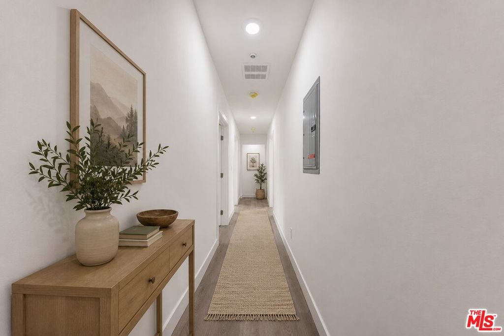 1617 W 55th St, Los Angeles, CA - View 2