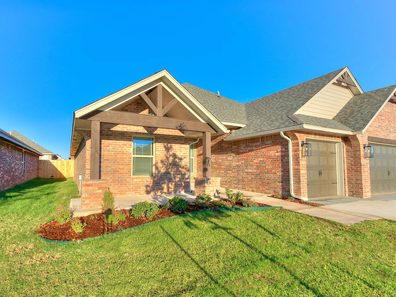 4 bed, 2.5 bath, 2220 sqft, $2,995 — Photo 2