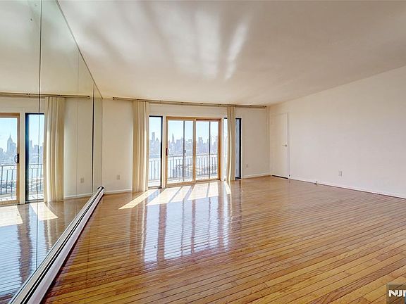 4th image of 1021 John F Kennedy Blvd E