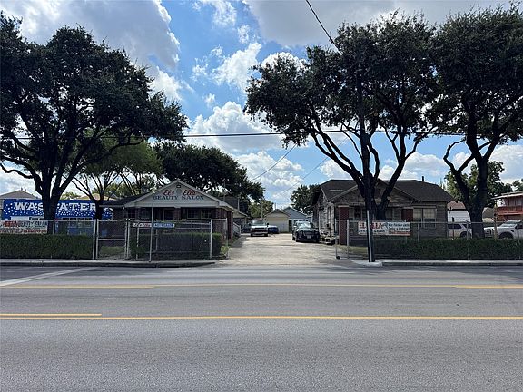 3rd image of 7828 Harrisburg Blvd