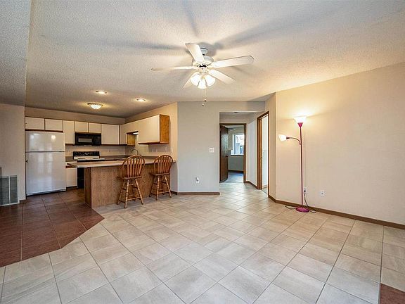 5th image of 560 Augusta Cir