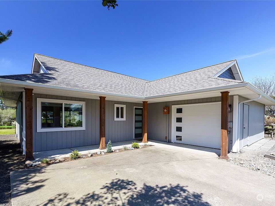 1st image of 415 Canal Drive NE