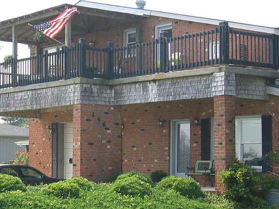 3BR/3.5BA/Loft/2car gar.