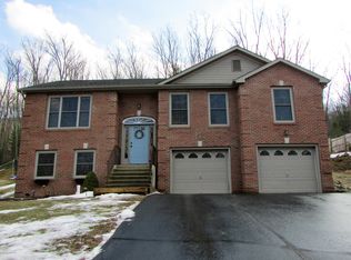 33 Ironmaster Rd, Drums, PA 18222