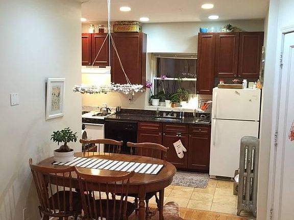 3rd image of 3928 N Pine Grove Ave APT 3W