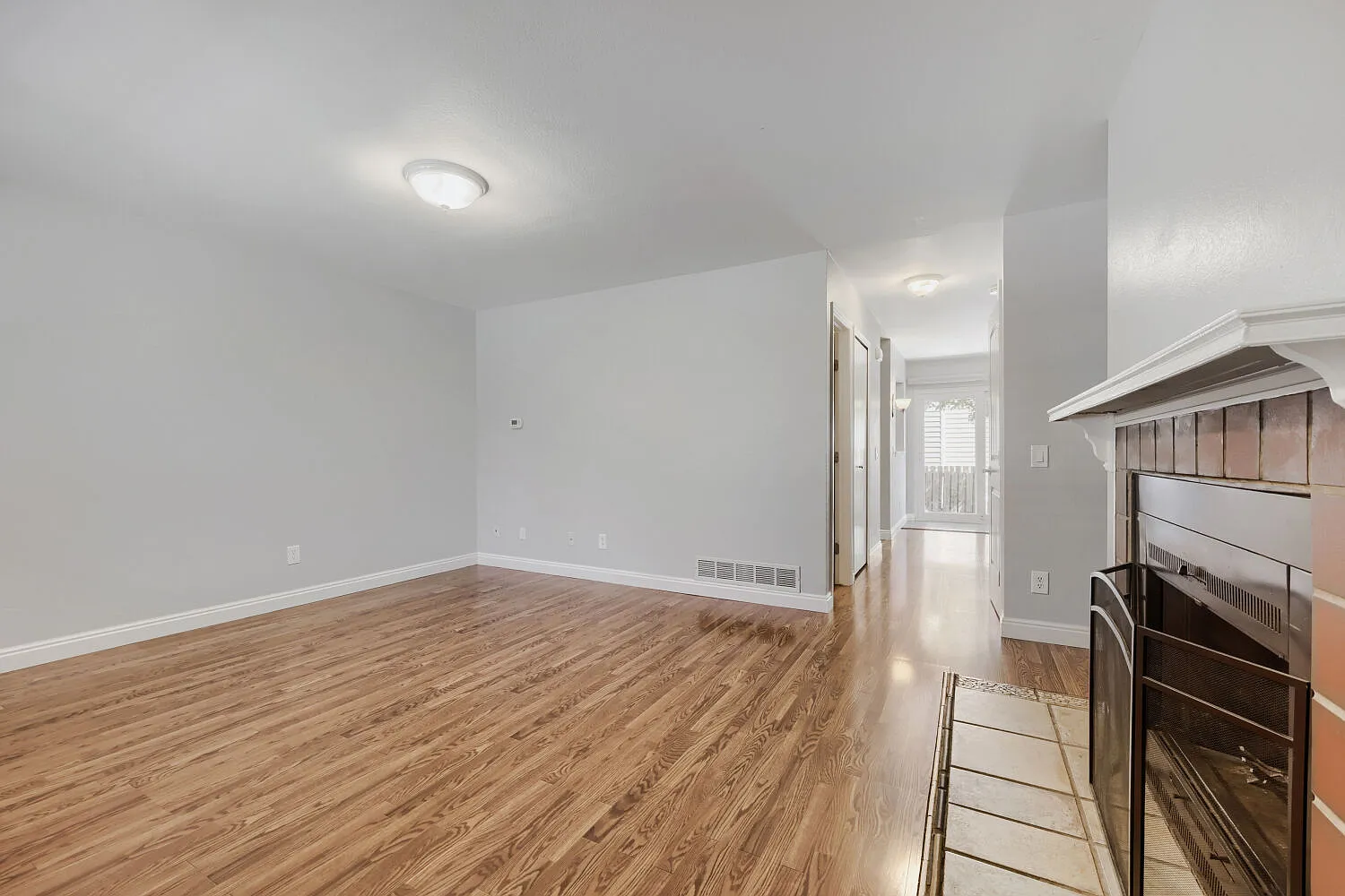 4 bed, 2.5 bath, 1920 sqft, $2,800 — Photo 4