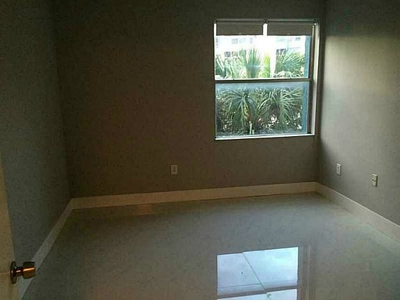 5th image of 17620 Atlantic Blvd APT 305