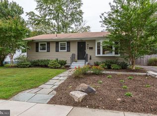 902 Neal Dr, Rockville, MD 20850