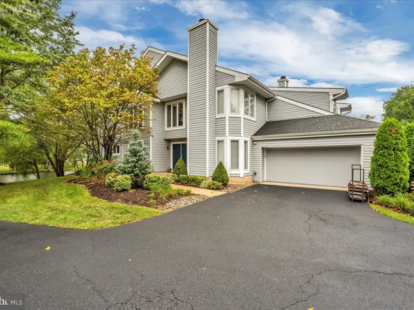 701 Sunshine Lakes Dr, Voorhees, NJ 08043