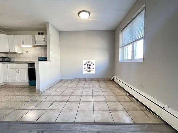 4th image of 2025 W Granville Ave APT 305