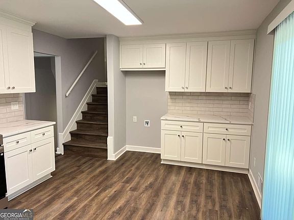 4th image of 988 Tamarack Trl