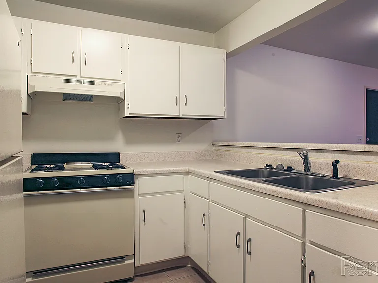 LaFonda Apartments — Photo 20