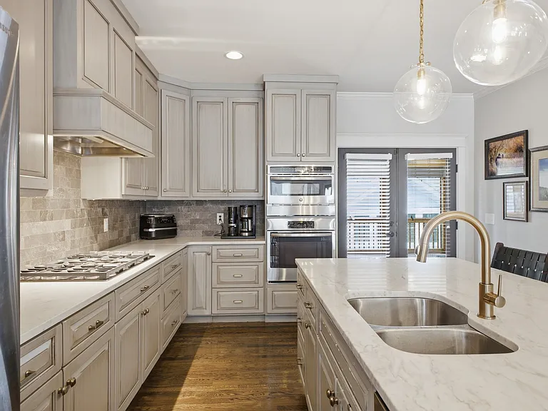 1102 Caldwell Ave — Photo 12
