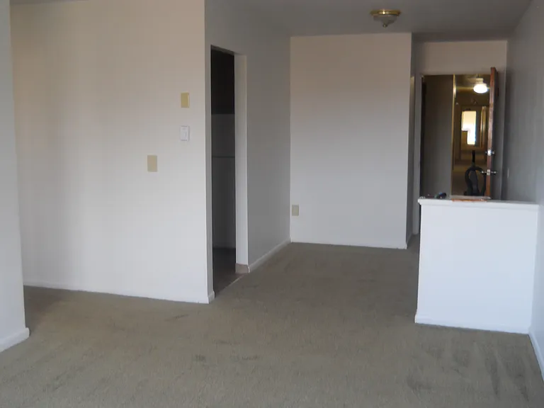 402 W Main St — Photo 3