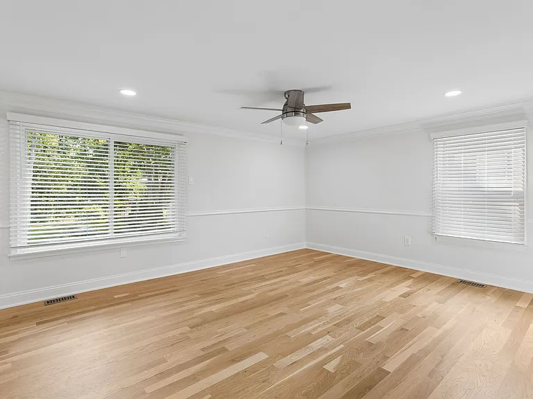 306 Candlewood Ln — Photo 28