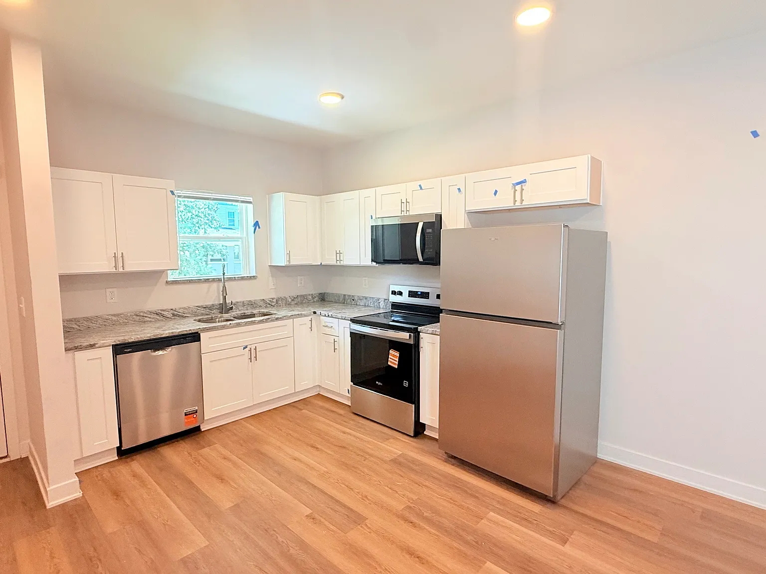 2 bed, 2.0 bath, 936 sqft, $1,680 — Photo 3
