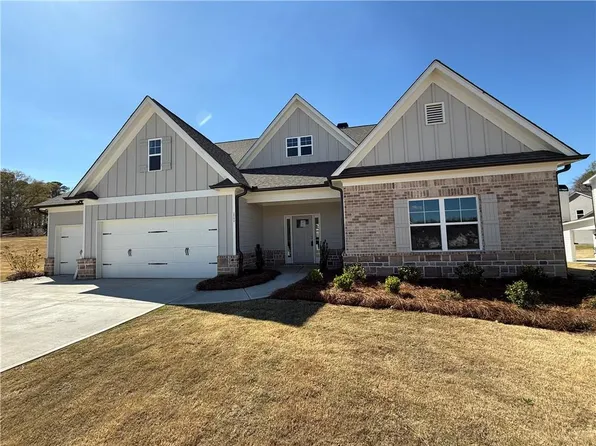 111 Cherokee Rose Ln, Hoschton, GA 30548