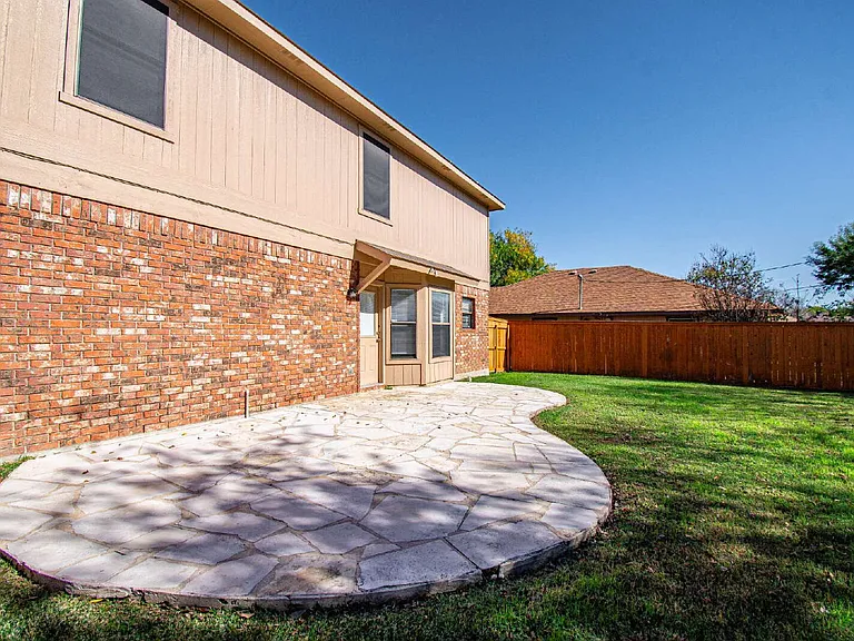2104 Corona Dr — Photo 20