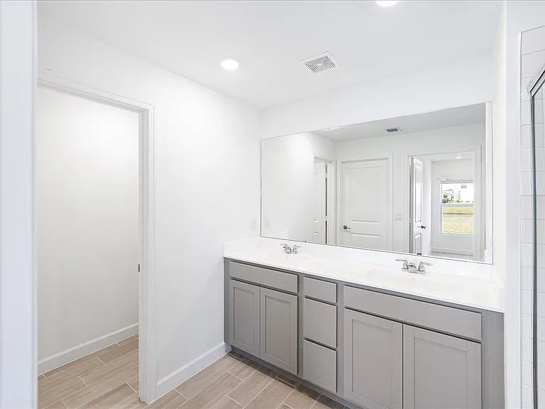 6331 NW Windwood Way — Photo 18