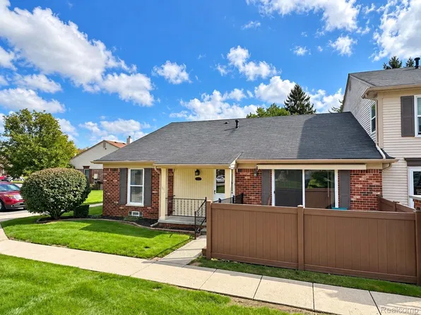 41150 Southwind Dr #16, Canton, MI 48188