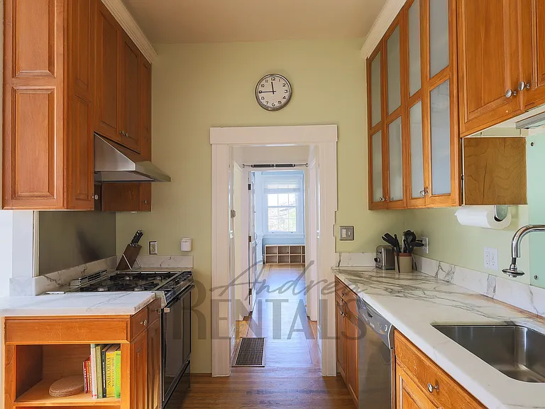 1029 Rhode Island St — Photo 10