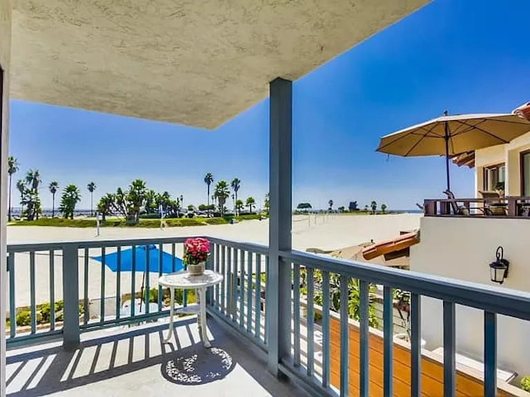 2645 Ocean Front Walk — Photo 72