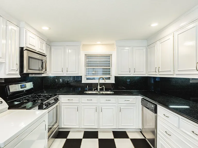 114 Tarpon Ave — Photo 16